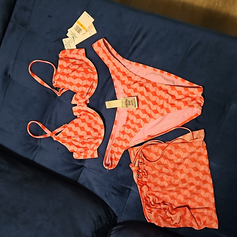 Jessica Simpson Pink Geometric 3 piece bikini
